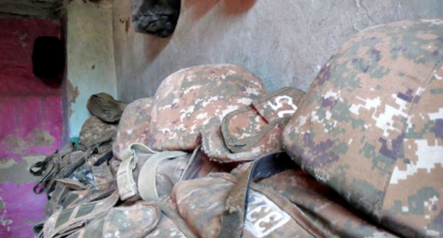 Военное обмундирование для дежурства на боевом посту. Нагорный Карабах. Фото Алвард Григорян для "Кавказского узла"