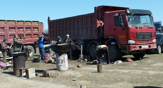Протестный лагерь дагестанских дальнобойщико. Фото Патимат Махмудовой для "Кавказского узла"
