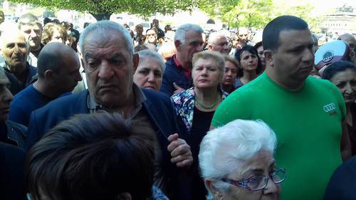 участники акции протеста в Ереване 25.04.2017. Фото http://hraparak.am/?p=144642&l=am/arevtrakaneri+mi+qanisy+bardzracan+karavarutkan+shenq+foto+video участники акции протеста в Ереване 25.04.2017. Фото http://hraparak.am/?p=144642&l=am/arevtrakaneri+mi+qanisy+bardzracan+karavarutkan+shenq+foto+video