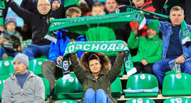 Болельщики футбольного клуба "Краснодар". Фото http://bloknot-krasnodar.ru/