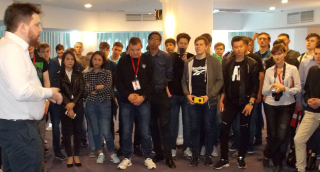 Встреча Леонида Волкова с волонтерами Астрахани. 28 апреля 2017 г. Фото Елены Гребенюк для "Кавказского узла"