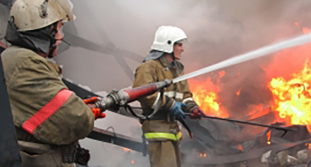 Ликвидация пожара. Фото http://34.mchs.gov.ru/operationalpage/operational/item/5259373/