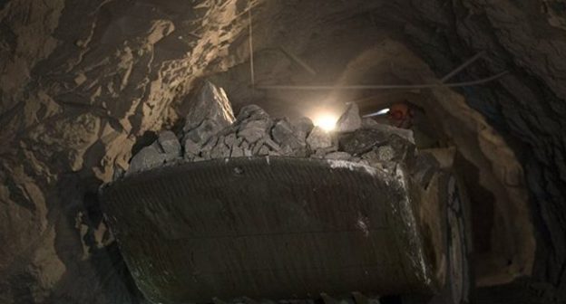 В шахте. Фото © Sputnik/ Павел Лисицын
 https://sputnik-georgia.ru/incidents/20170510/235922495/Tragedija-na-shahte-pervye-lica-Gruzii-sdelali-pervye-kommentarii.html