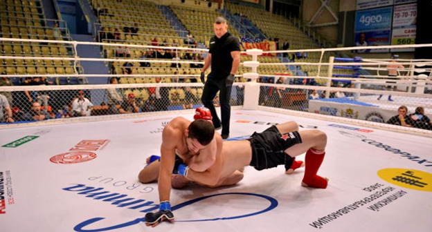 Предварительный бой чемпионата России по ММА. 10 мая 2017 г. Фото www.riadagestan.ru