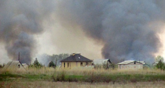 Пожар на озере Васино у хутора Тумак в Волго-Ахтубинской пойме Волгоградской области. Фото Вячеслава Ященко для "Кавказского узла"