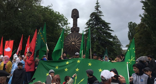 Открытие мемориала жертвам Кавказской войны в Черкесске. 21 мая 2017 года. Фото Амара Жужуева.