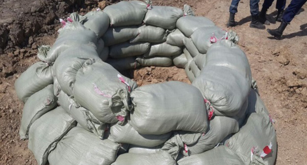 Авиабомба времён войны. Фото «Ёрш.Таганрог» http://www.ruffnews.ru/taganrog/V-Taganroge-pri-rekonstruktsii-stadiona-Torpedo-byla-obnaruzhena-avibomba_28808