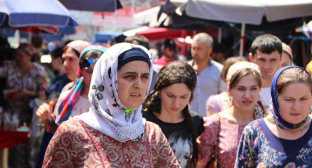 Накануне праздника Рамадан на центральном рынке Грозного. Фото Магомеда Магомедова для "Кавказского узла"