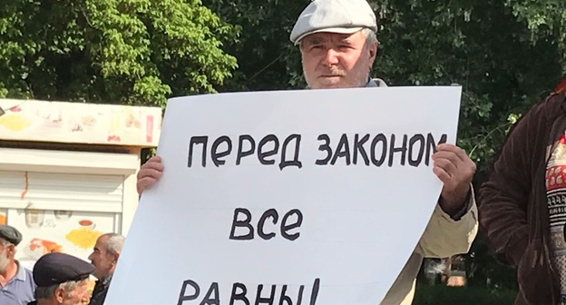 Участник антикоррупционного митинга. Махачкала, 27 мая 2017 год. Фото Патимат Махмудовой для "Кавказского узла"