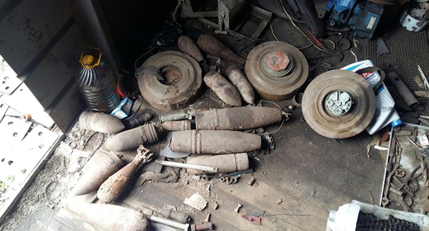 Боеприпасы в одном из технических помещений пункта приема металла Фото http://kubantv.ru/proisshestvija/v-tixoreczke-nashli-15-boepripasov-vremen-velikoj-otechestvennoj-vojny/