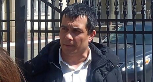 Адвокат крымчанина Руслана Зейтуллаева Эмиль Курбединов у Северо-Кавказского окружного военного суда
Фото Константина Волгина для "Кавказского узла"  