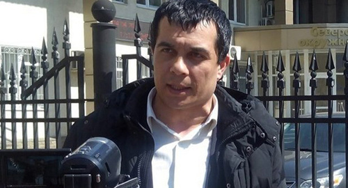 Адвокат крымчанина Руслана Зейтуллаева Эмиль Курбединов у Северо-Кавказского окружного военного суда
Фото Константина Волгина для "Кавказского узла"  