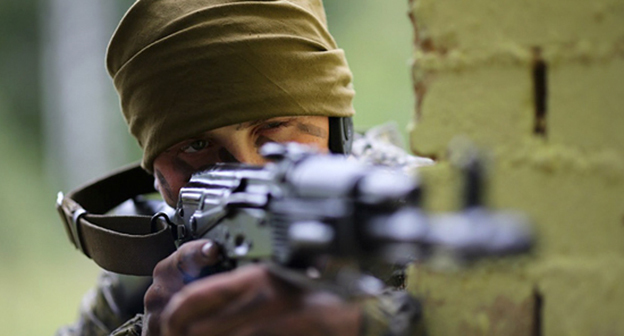 Сотрудник спецслужбы . Фото http://function.mil.ru/news_page/country/more.htm?id=12084643@egNews