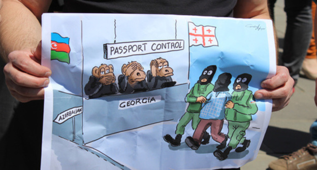 Плакат участника акции в поддержку Афгана Мухтарлы в Тбилиси. Фото Инны Кукуджановой для "Кавказского узла"