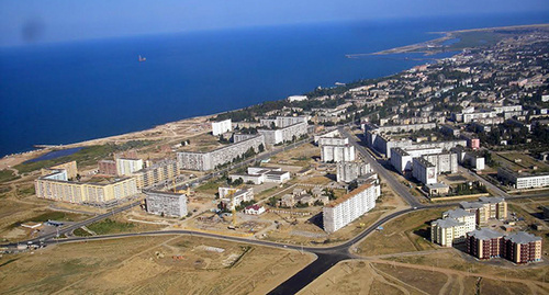 Каспийск с высоты птичьего полёта. Фото 
© салават хайрзаманов, http://photogoroda.com/photo-goroda-kaspijsk-photo-city-3649.html#