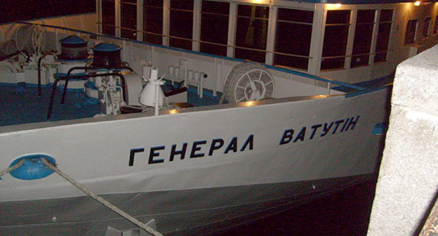 Теплоход "Генерал Ватутин" Фото http://www.infoflotforum.ru/topic/34274-dnepr-2011-kiev-okrestnosti-suda/