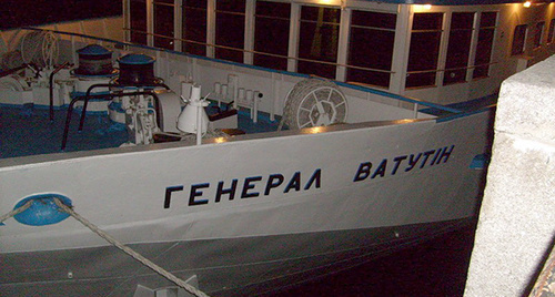Теплоход "Генерал Ватутин" Фото http://www.infoflotforum.ru/topic/34274-dnepr-2011-kiev-okrestnosti-suda/