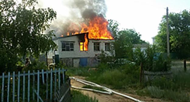 пожар в Енотаевском районе. Фото http://30.mchs.gov.ru/operationalpage/operational/item/5407825/