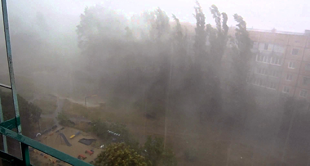 Сильный ветер в Чечне. Фото http://nc4.info/in_world/199628-На_Чечню_налетел_ураган:_погибла_девушка,_объявлен_режим_ЧС