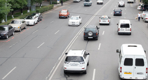 Дорожное движениев Ереване. Фото © Sputnik/ Asatur Yesayants
 https://ru.armeniasputnik.am/columnists/20170605/7536721/kgb-kak-obshchenacionalnaya-ideya-na-armyanskih-dorogah.html