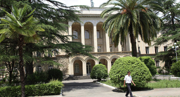 Здание правительства Абхазии в Сухуме  Фото © Sputnik. Алексей Никольский
 http://sputnik-abkhazia.ru/Abkhazia/20170620/1021287737.html