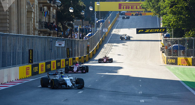 Заезд Гран-при "Формулы-1"  в Баку. © SPUTNIK / MURAD ORUJOV
 https://ru.sputnik.az/photo/20170626/410881966/itogi-gran-pri-azerbaijana-formula-1.html