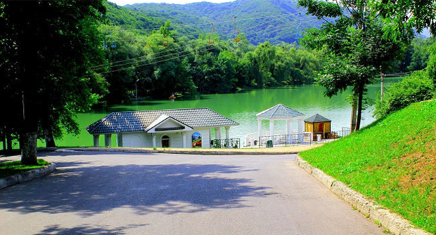 Нальчик. Озеро Курортное. Фото https://commons.wikimedia.org/wiki/File:Нальчик._Озеро_Курортное.png?uselang=ru