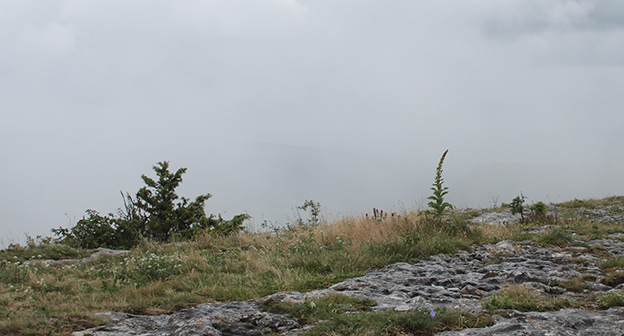 Туман в горах. Фото Нины Туманововй для "Кавказского узла"