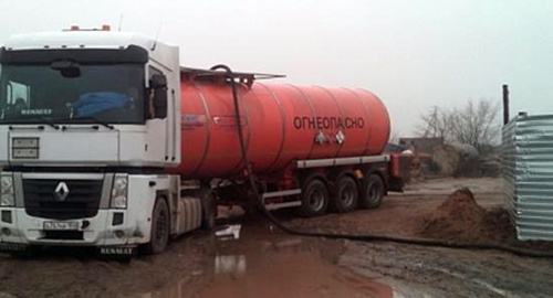 хищение нефти в Волгоградской области. Фото http://gorvesti.ru/accidents/pod-volgogradom-semero-prijatelej-cisternami-slivali-neft-iz-nefteprovoda-30041.html