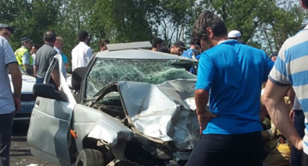ДТП в Дагестане. Фото http://www.riadagestan.ru/news/disasters_and_catastrophes/shest_chelovek_v_tom_chisle_troe_detey_pogibli_v_avarii_v_karabudakhkentskom_rayone/