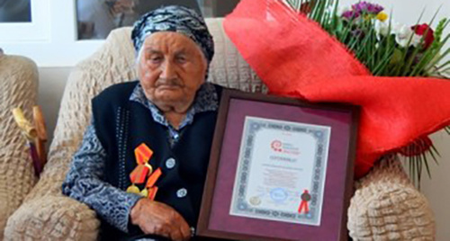 127-летняя жительница Баксанского района Кабардино-Балкарии Нану Шаова. Фото http://kbrria.ru/sites/default/files/field/image/dsc_5183.jpg 127-летняя жительница Баксанского района Кабардино-Балкарии Нану Шаова. Фото http://kbrria.ru/sites/default/files/field/image/dsc_5183.jpg