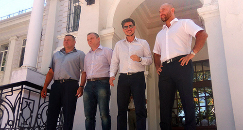 Справа налево: адвокат Кичиян, Александр Хуруджи, Сергей Конопский, адвокат Юрьев. Фото Константина Волгина для "Кавказского узла"
