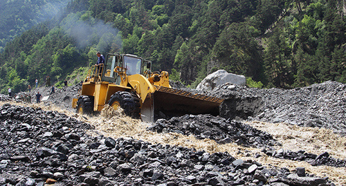 Ликвидация последствий селя на Транскаме. Фот оАлана Цхурбаева для "Кавказского узла" Ликвидация последствий селя на Транскаме. Фот оАлана Цхурбаева для "Кавказского узла"