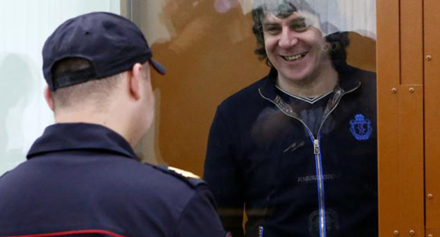 Тамерлан Эскерханов в зале суда. Фото: REUTERS/Sergei Karpukhin