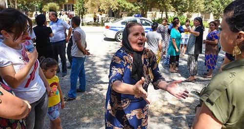 Жильцы общежития в Сумгаите после пожара. Фото: © Sputnik / Murad Orujov
https://ru.sputnik.az/incidents/20170806/411367280/sumgajyt-pozhar-zhilcy-ochevidcy.html Жильцы общежития в Сумгаите после пожара. Фото: © Sputnik / Murad Orujov
https://ru.sputnik.az/incidents/20170806/411367280/sumgajyt-pozhar-zhilcy-ochevidcy.html