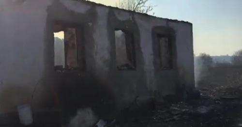Сгоревший дом на хуторе Малая Гнилуша. Фото: скриншот видео https://www.youtube.com/watch?v=UEPfhEOCjsQ&feature=youtu.be Сгоревший дом на хуторе Малая Гнилуша. Фото: скриншот видео https://www.youtube.com/watch?v=UEPfhEOCjsQ&feature=youtu.be