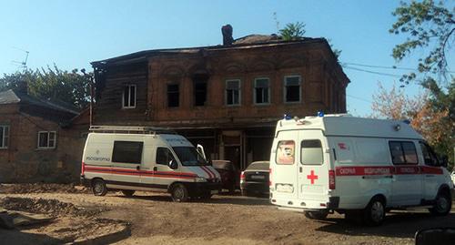 Машины скорой помощи на месте пожара. Фото Константина Волгина для "Кавказского узла"