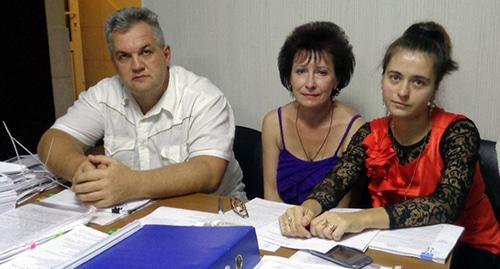 Сторона защиты Снытко - Ирина Снытко в центре. 
В суде Центрального района Сочи в зале суда. Фото Светланы Кравченко для "Кавказского узла"