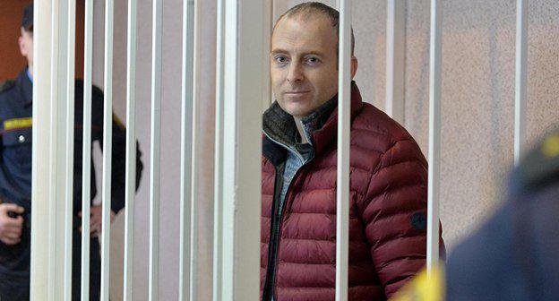 Александр Лапшин в зале суда. Фото © Sputnik / Виктор Толочко
https://ru.armeniasputnik.am/incidents/20170911/8595190/bakinskaya-ehpopeya-lapshina-pomilovanie-ot-alieva-posle-popytki-suicida.html