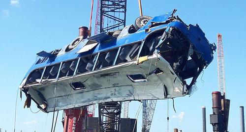 автобус, упавший в Керченский пролив. Фото http://kuban24.tv/media/cache/item2x/res/images/25082017/263447.jpg