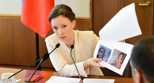 Уполномоченная по правам ребенка в России Анна Кузнецова. Фото http://www.deti.gov.ru/display.php?id=7736 Уполномоченная по правам ребенка в России Анна Кузнецова. Фото http://www.deti.gov.ru/display.php?id=7736