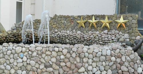 Фонтан у отеля "Старый Сталинград". Фото Татьяны Филимоновой для "Кавказского узла"