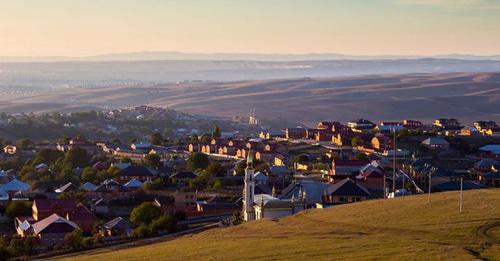 Село Сурхахи. Ингушетия. Фото: Адам Сагов https://ru.wikipedia.org Село Сурхахи. Ингушетия. Фото: Адам Сагов https://ru.wikipedia.org
