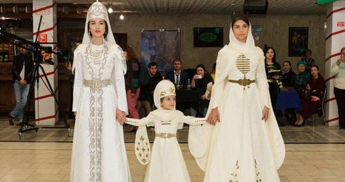 Показ черкесского костюма в Нальчике 27 сентября 2017 год. Фото: Луиза Оразаева для "Кавказского узла".