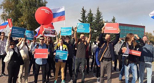 Участники прогулки в Ставрополе 7 октября 2017 года. Фото "Команда Навального | Ставрополь" в соцсети "ВКонтакте". Участники прогулки в Ставрополе 7 октября 2017 года. Фото "Команда Навального | Ставрополь" в соцсети "ВКонтакте".