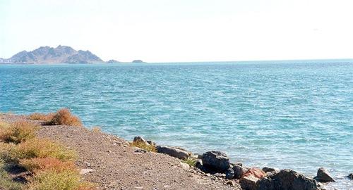 Побережье Каспийского моря. Фото Doron https://ru.wikipedia.org/wiki/Каспийское_море Побережье Каспийского моря. Фото Doron https://ru.wikipedia.org/wiki/Каспийское_море