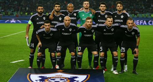 Игроки футбольного клуба "Карабах" во время встречи встречи с испанским "Атлетико". 18.10.17. Фото Азиза Каримова для "Кавказского узла" Игроки футбольного клуба "Карабах" во время встречи встречи с испанским "Атлетико". Фото Азиза Каримова для "Кавказского узла"