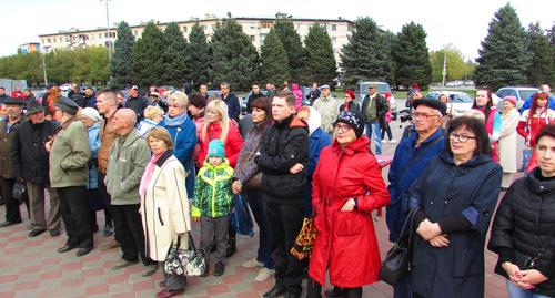На митинг КПРФ против планов завода "Волжский Оргсинтез" собралось около 500 человек. Фото Вячеслава Ященко для "Кавказского узла"