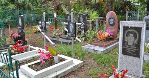 Родовые захоронения на кладбище староверов. Сочи. Фото Светланы Кравченко для "Кавказского узла"