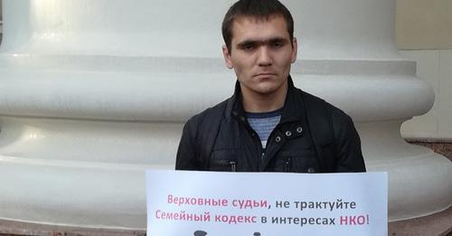Активист Виктор Шилин на одиночном пикете в Волгограде. 13 ноября 2017 г. Фото Татьяны Филимоновой для "Кавказского узла"
